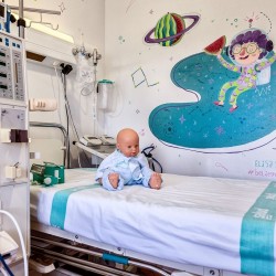 Cuando el arte llena de color las paredes de un hospital